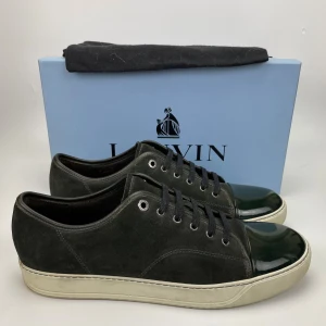 Lanvin skor - Hej! Säljer nu dessa sjukt snygga lanvin skor. Skorna är i toppskick! Har begränsat antal boxar och dustbag. Hör av dig vid frågor. 