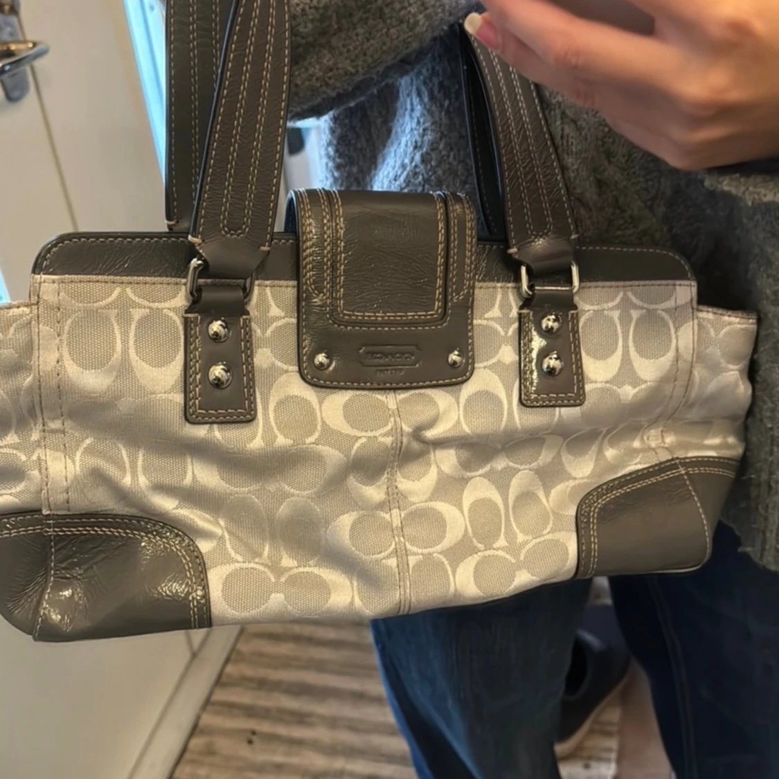 Coach handväska i grått och silver - 2