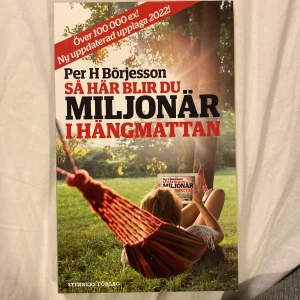 Så här blir du miljonär i hängmattan - Vill du lära dig smarta knep för att bygga din egen förmögenhet på ett enkelt och avslappnat sätt? Den här boken ger dig inspiration och tips för att nå ekonomisk frihet, perfekt för unga vuxna som vill ta kontroll över sin framtid.