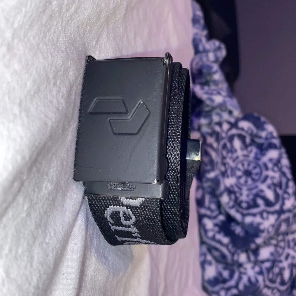 Svart textilbälte från Peak 