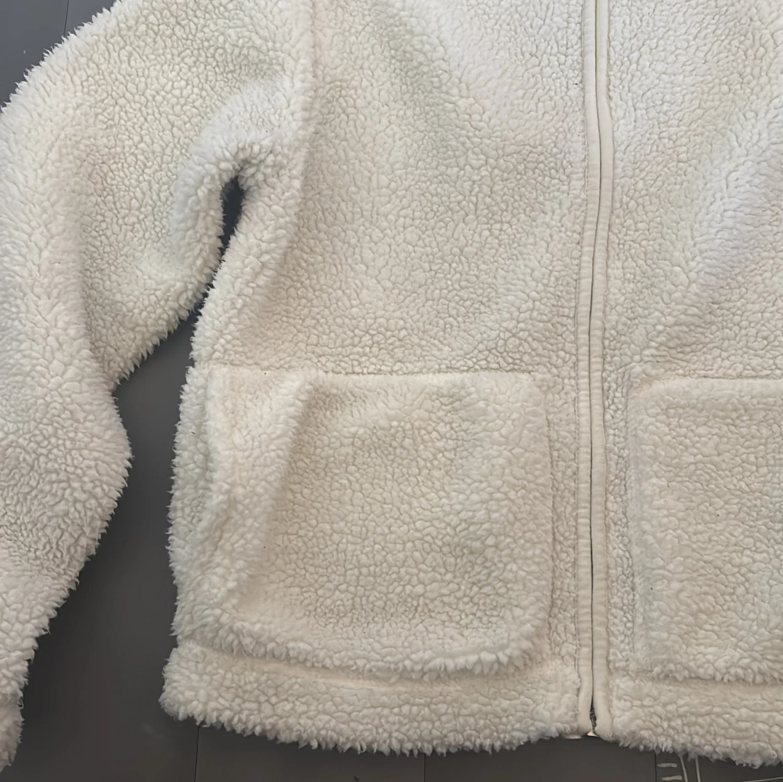 Vit teddyjacka med dragkedja - 2