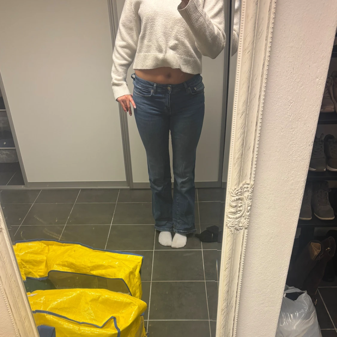 Blå bootcut jeans med låg midja