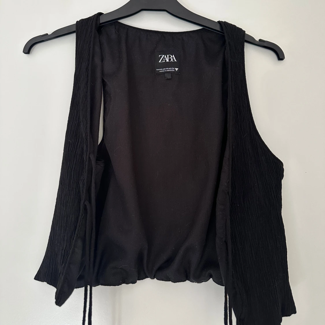 Svart croppad linnetopp från Zara - 3