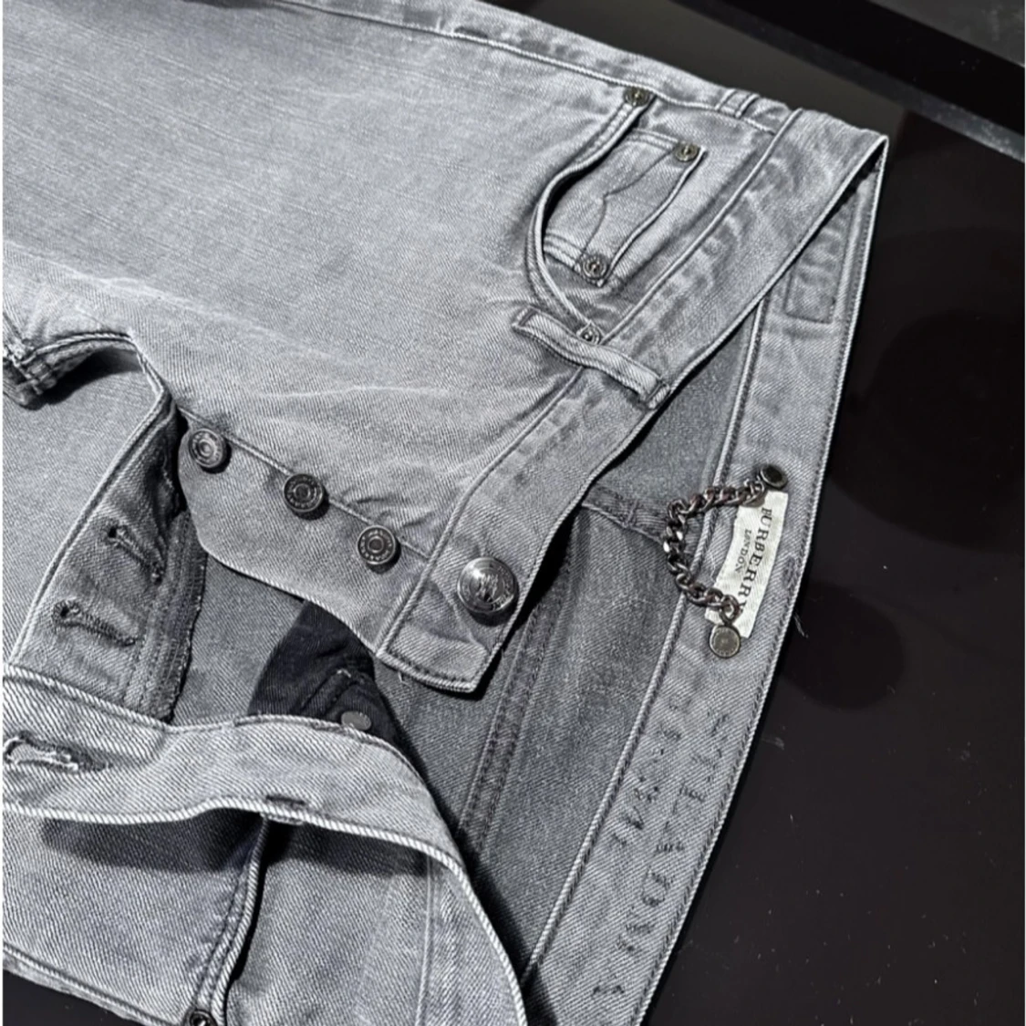 Gråa Burberry Jeans - 3