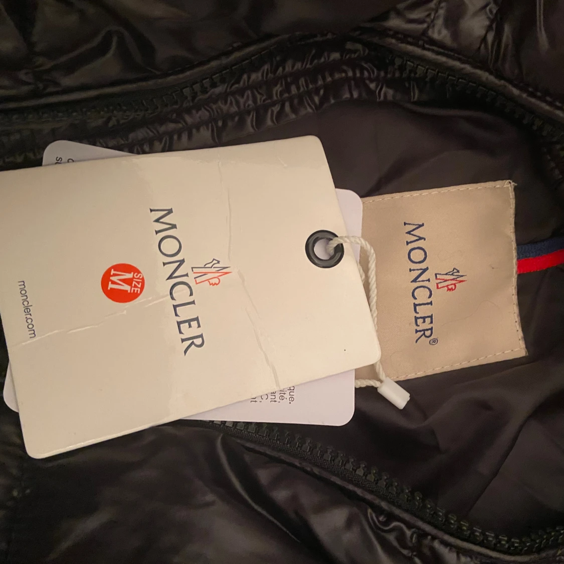 Svart Moncler pufferjacka med huva - 1