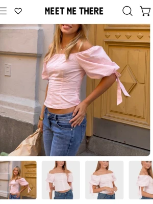 Ljusrosa offshoulder blus med puffärm - Säljer en söt ljusrosa blus från meet me there, ej använd skriv för bilder på. Original pris 500