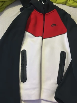 Nike kofta  - Helt ny typ knappt använd storlek XS, priset är inte hugget i sten 