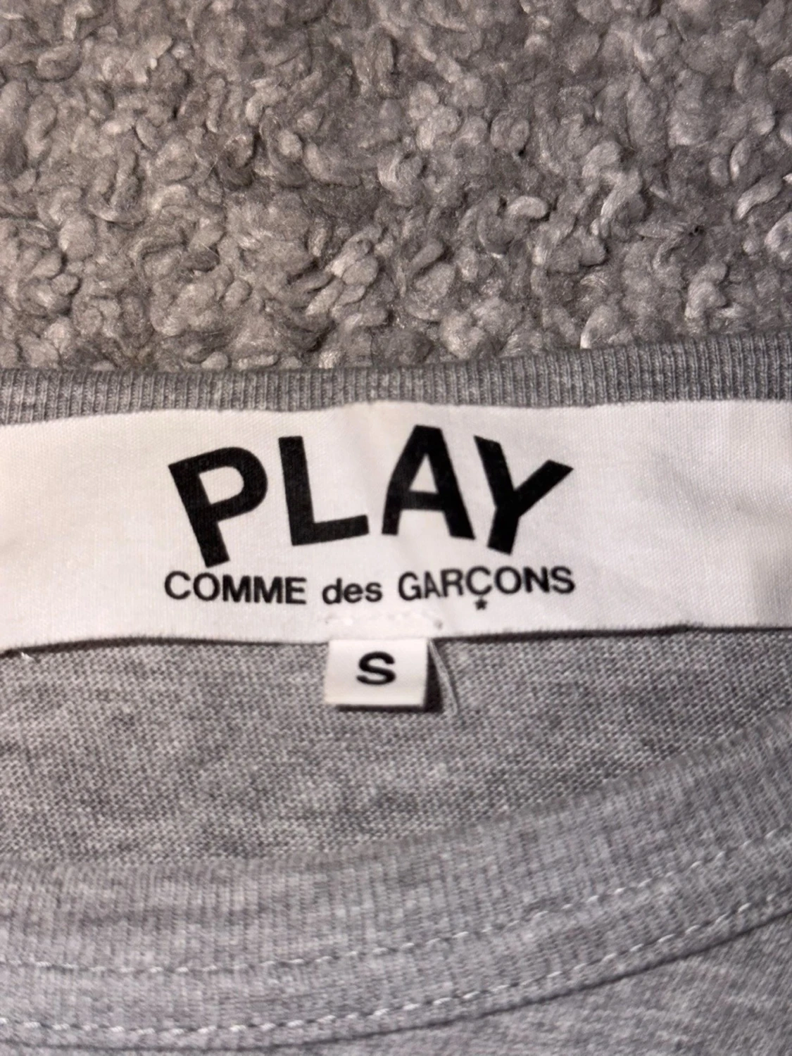 Grå Comme des Garçons PLAY t-shirt - 2