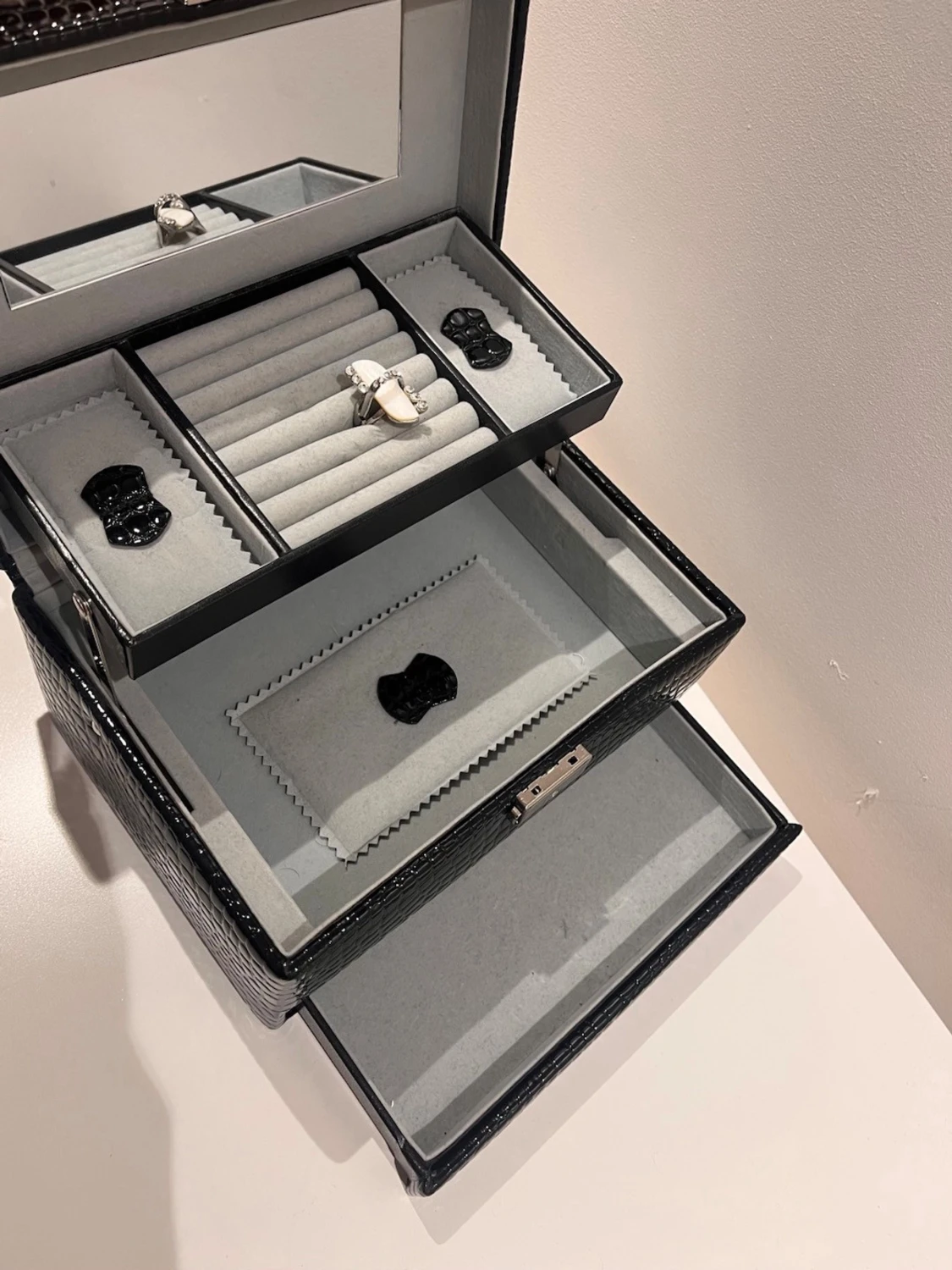 Smyckeskrin i croco material  - 1