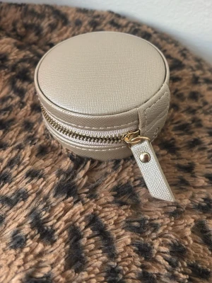 edblads resesmyckeskrin - edblads resesmyckesskrin oanvänt!