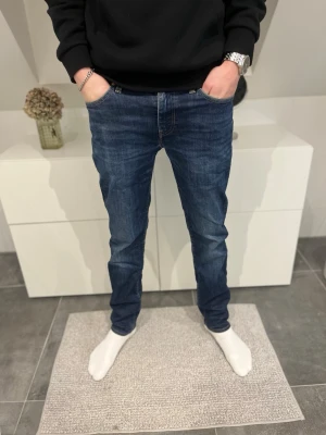 Levis 511 Jeans herr - Hej nu säljer vi ett par 511 i dunder skick endast 300kr men kan gå ner vid snabb och smidig affär💯💸 Storlek 29/32💙 // studio II Resell 