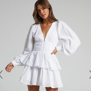 Söker showpo klänning - SÖKER denna klänning från showpo i storlek 34 helst!! 