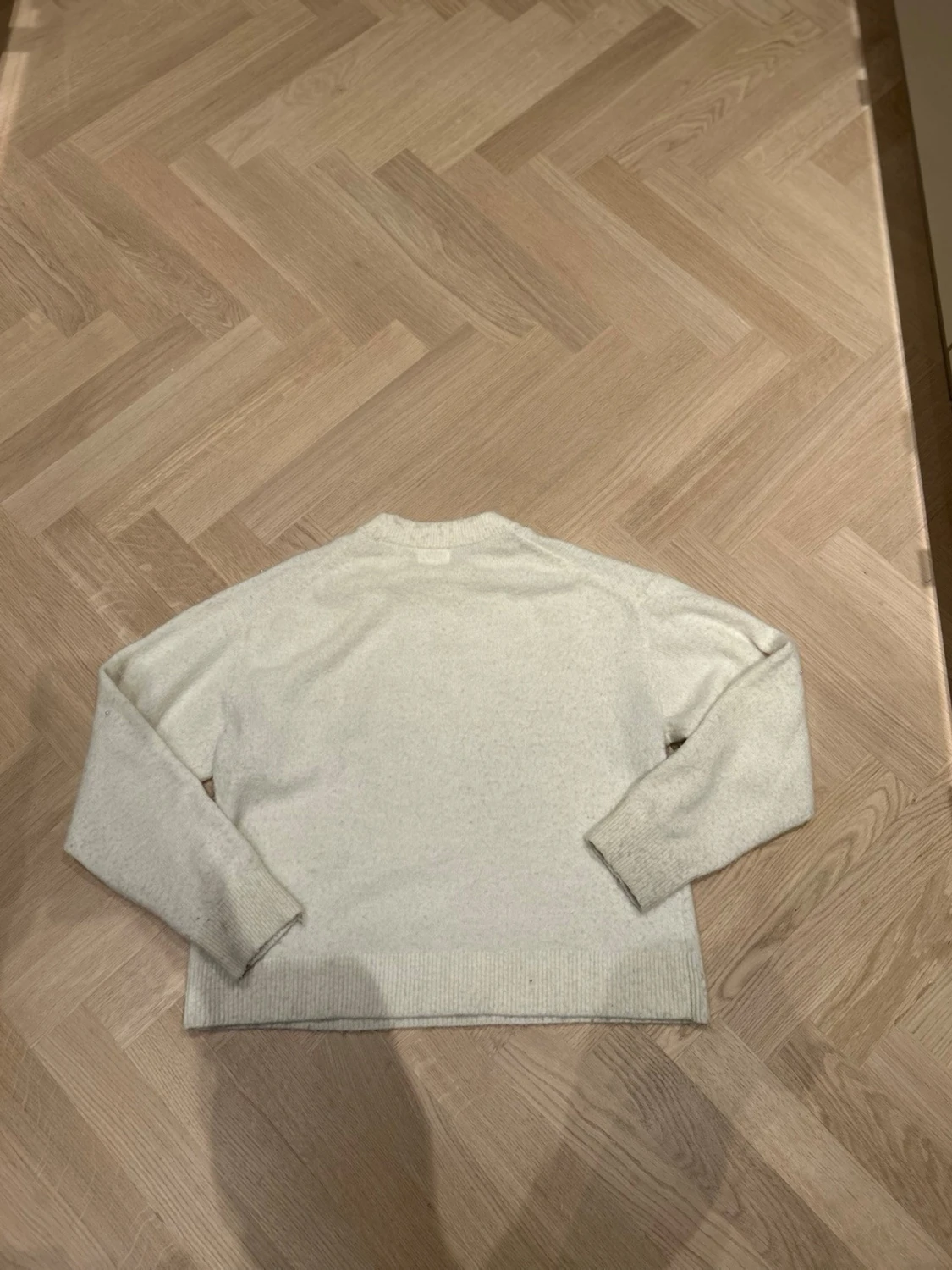 Vit stickad tröja med pärlor H&M - 1