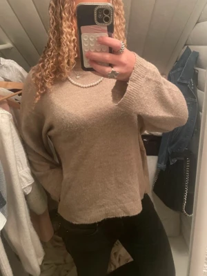 Beige stickad tröja från 157 -  beige stickad tröja från 157 i storlek XS. Har aldrig använt❣️