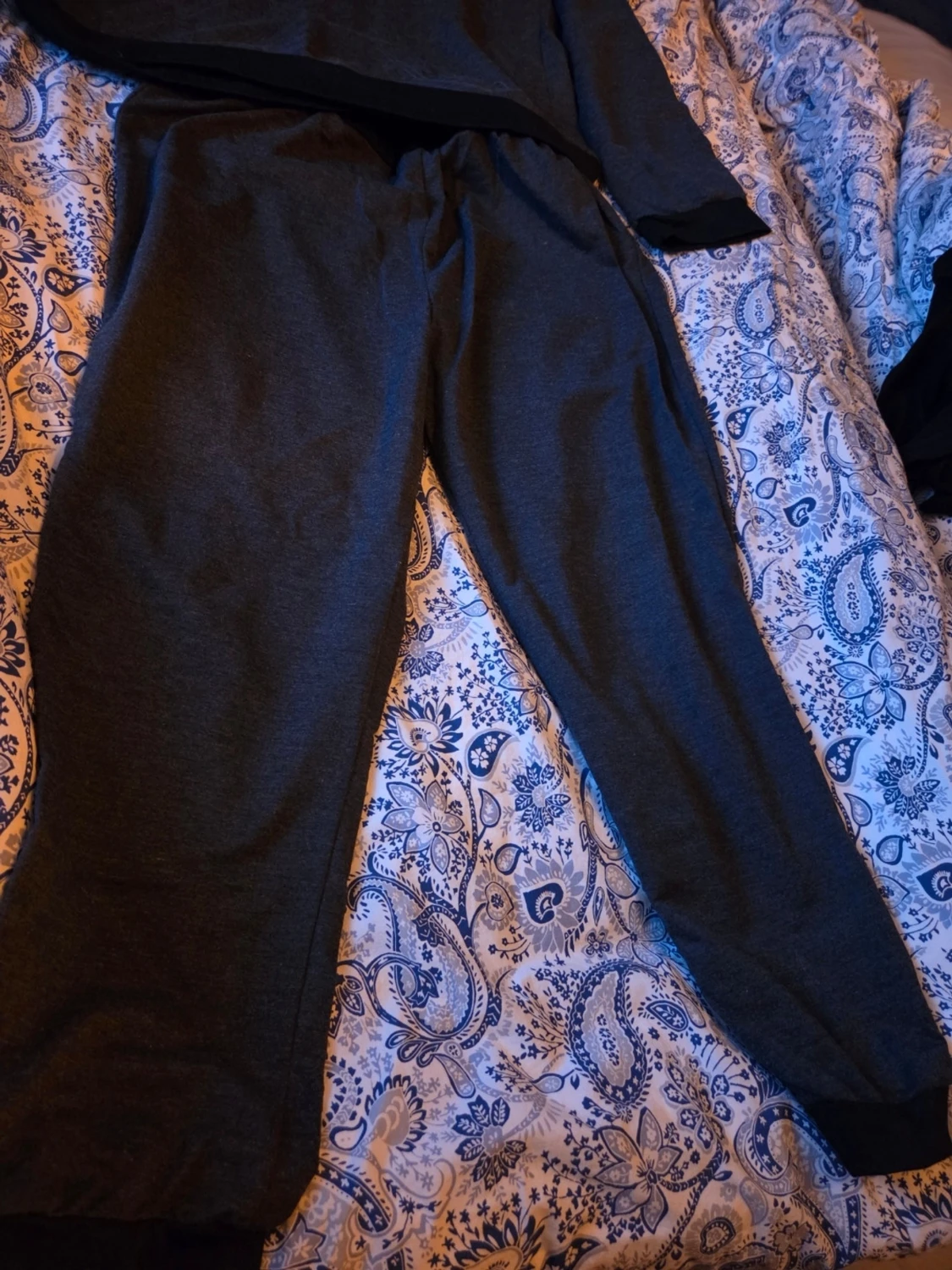 Mörkgrått loungewear-set med huva - 1