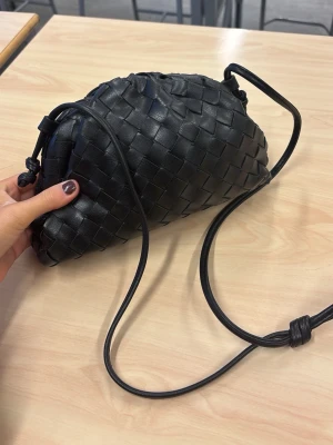 Svart clutch - Så fin väska💗