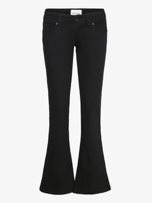 Abrand jeans  - Dessa är super lågmidjade, de är små i storlek så jag har 26 i dessa men brukar annars ha 24. Jag är 162 cm å de passa perfekt på mig, jag köpte de för 999kr.
