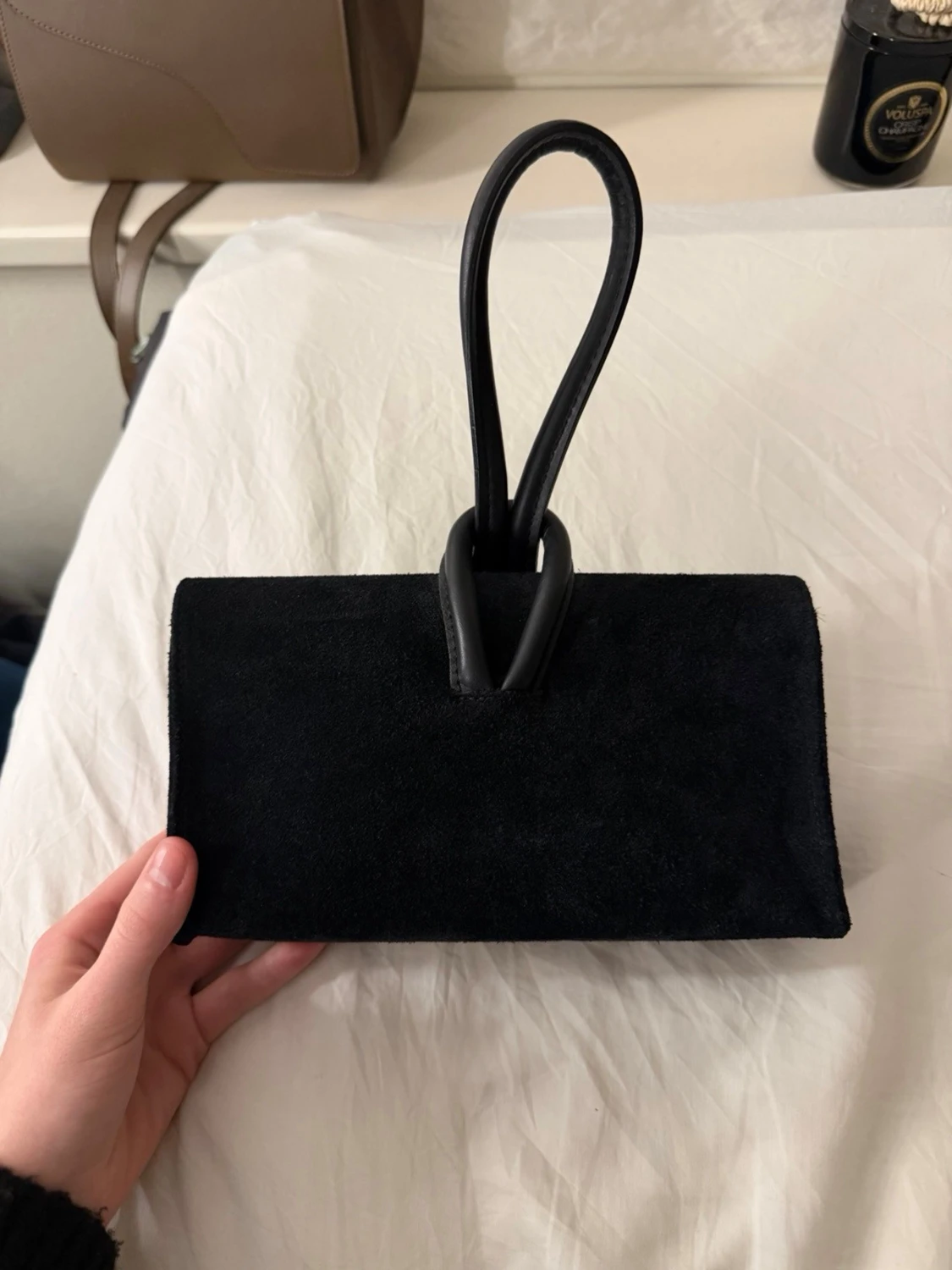 Svart mocka kuvertväska med knutdetalj - 1