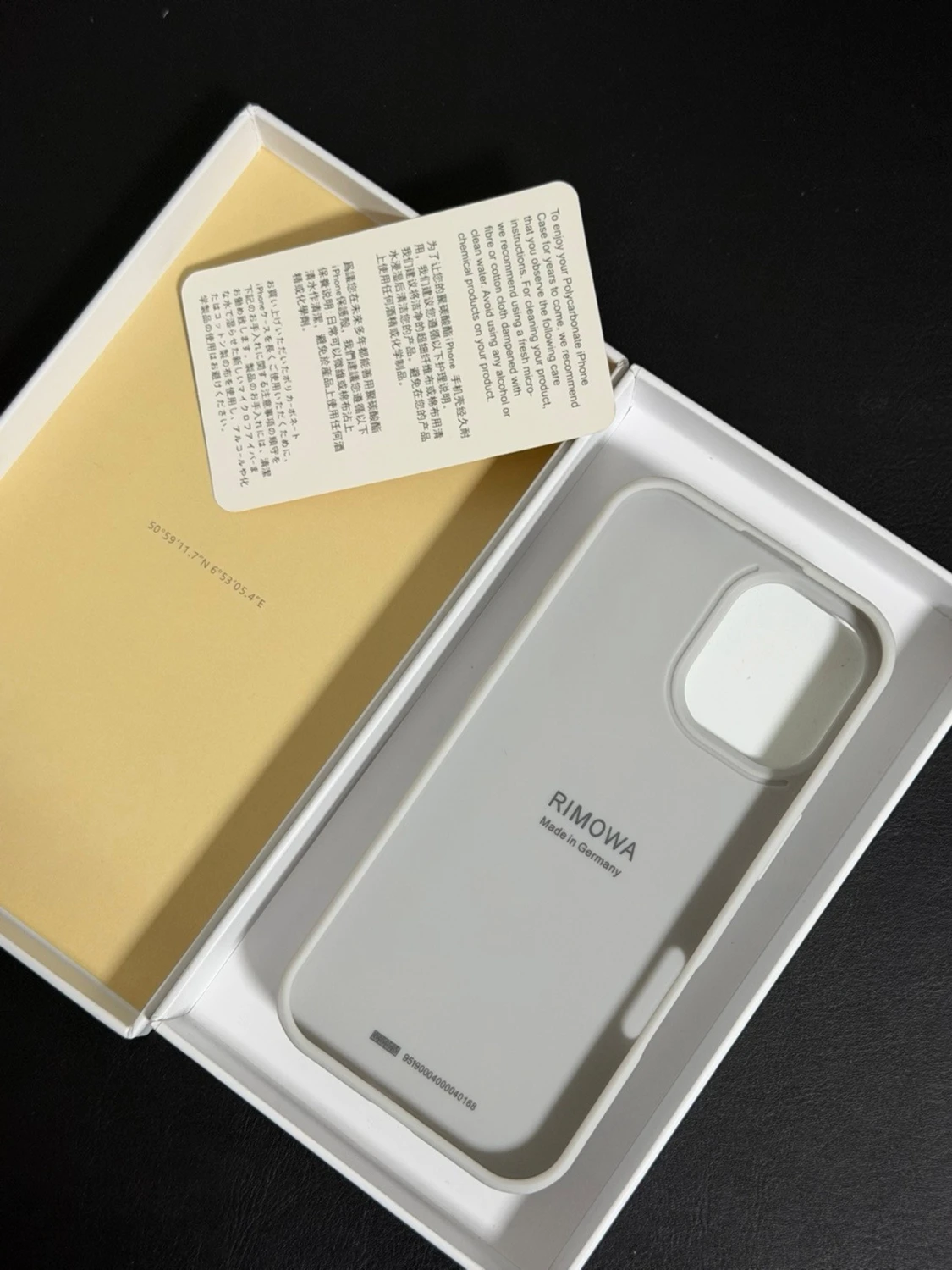 Rimowa iPhone 17 silverfärgat mobilskal - 1