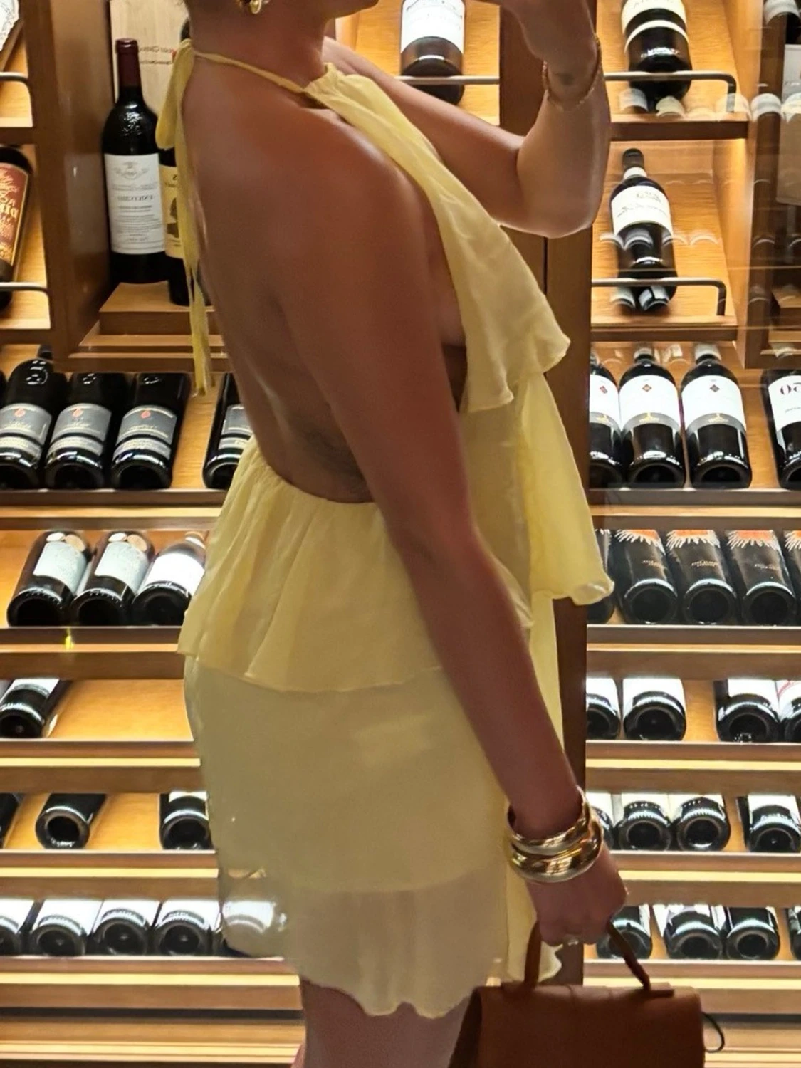 Gul volangklänning med halterneck + öppen rygg - 2