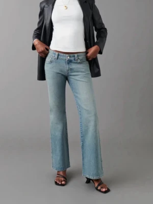 Gina jeans  - Säljer dessa jeans eftersom de ej kommer till användning. Toppen skick förutom att de är lite skrapade längst ner (kolla sista bild), hör av er vid frågor!