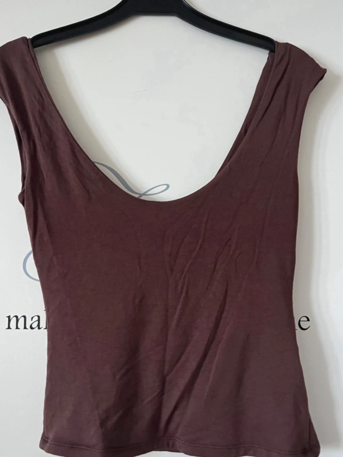 Brun topp med djup urringning - 2