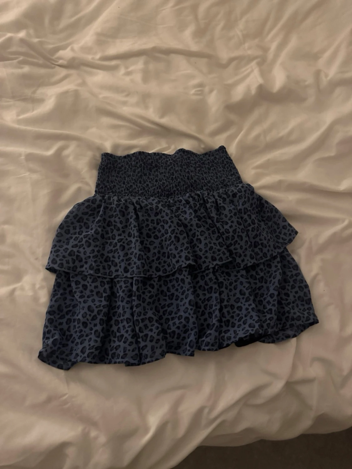 Blå leopardmönstrad volangkjol