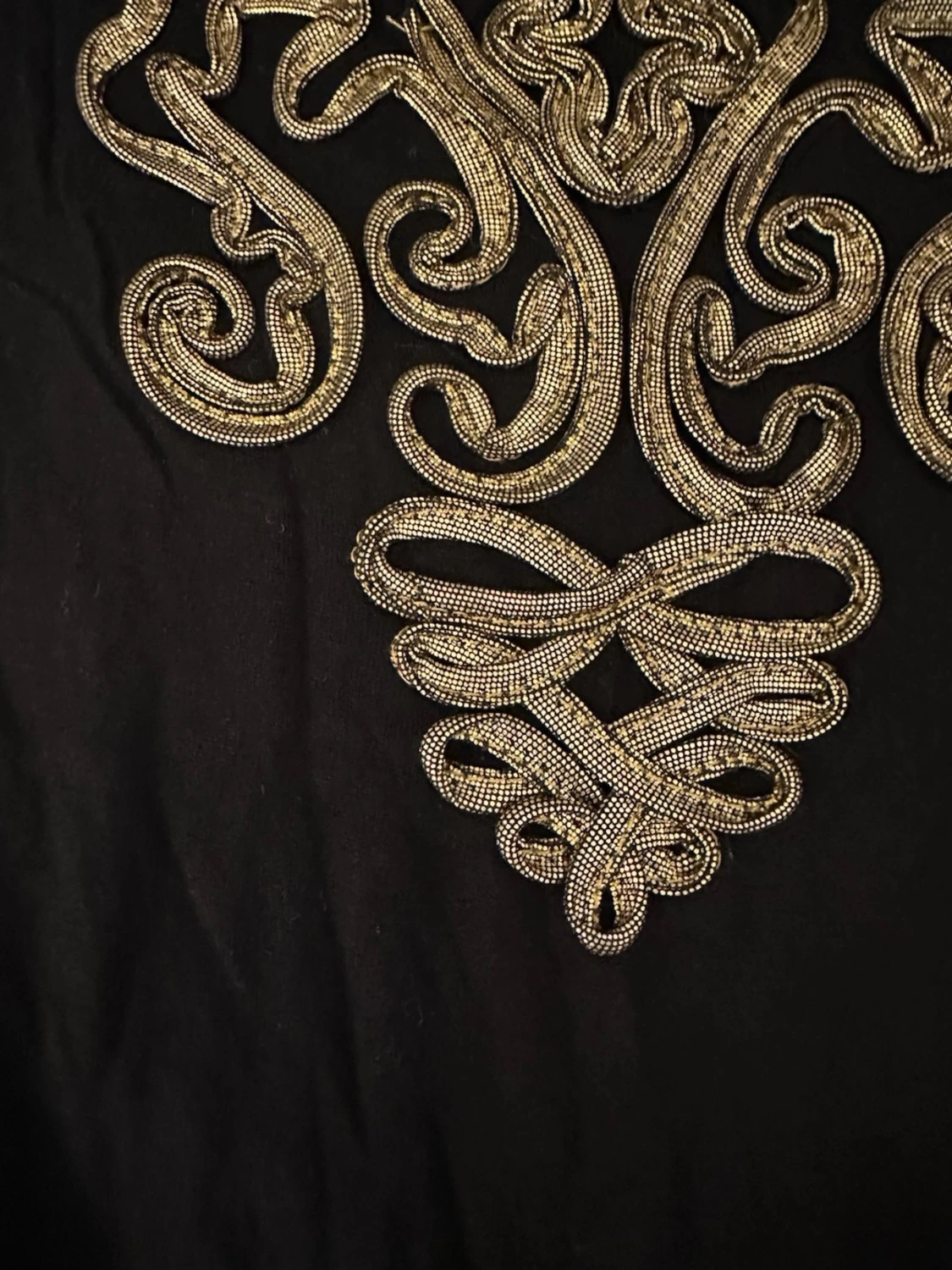 Svart linnetopp med guldbroderi - 3