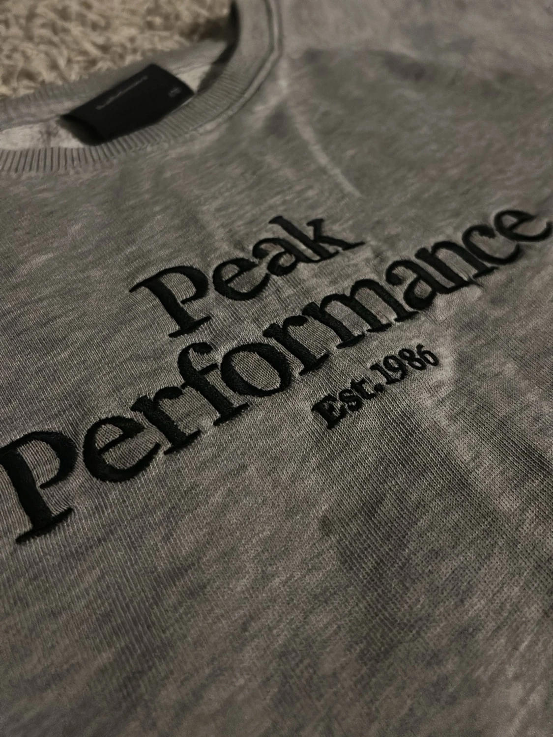 Grå tröja Peak Performance - 2