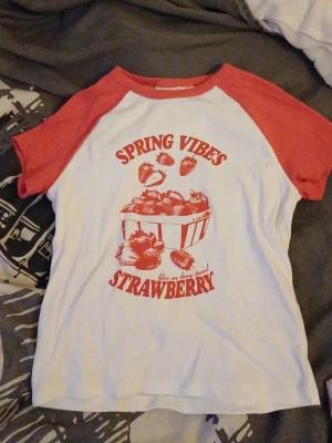 Crop-top - Fått en tröja i present som jag inte använder 