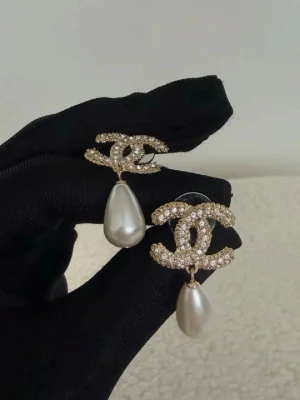CC örhängen - Lyxiga med pärla! 
