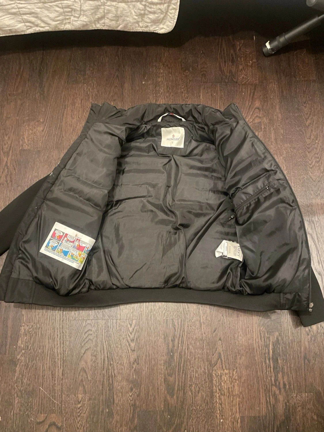 Svart pufferjacka från Moncler - 1