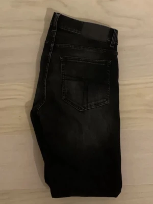 Tiger of Sweden jeans  - Grymt skick, storlek 33, svart hör av er vid frågor! 