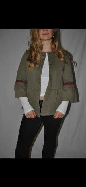 Köp via Instagram dm! - Instagram: vintessa_uf.                                                            Det går att köpa via Plick också men en extrakostnad på 20kr tillkommer! (349+20)