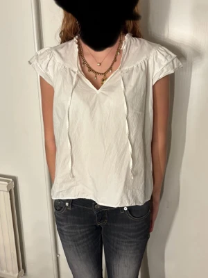 Blus  - Vit söt blus parfekt till sommarn 