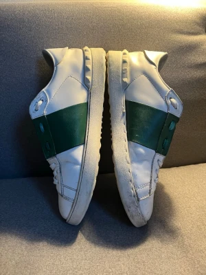 Valentino Open sneakers  - :Säljer ett par feta Valentino Open i storlek 42 en dustbag medföljer