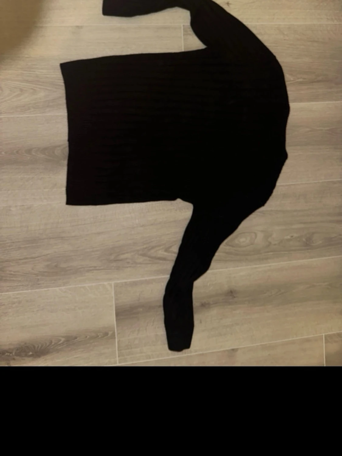 Svart ribbad stickad tröja - 1