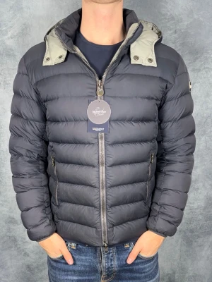 Colmar jacka - Storlek: 50, M|| Skick: mycket bra || Nypris: Ca 5000 kr || Följ för liknande produkter 🍾🌊