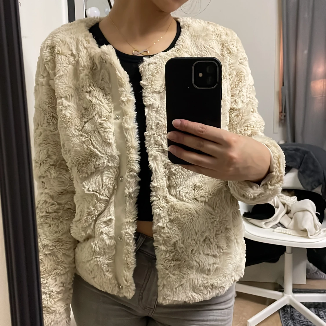  beige faux fur  jacka  - 90