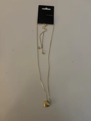Guld halsband  - Jättefint halsband med ett hjärta , aldrig kommit till användning 💕Pris kan diskuteras!