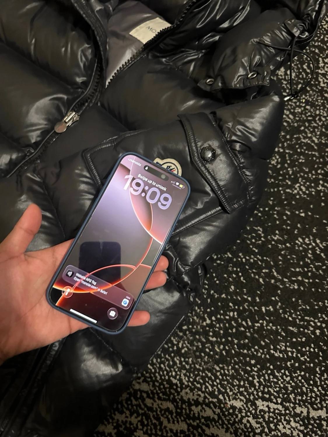 Svart Moncler pufferjacka med huva - 4