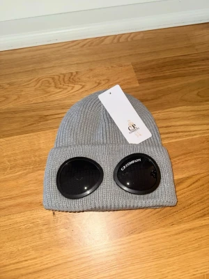 CP company mössa - Helt ny grå cp company mössa. Bara att skriva ett DM vid intresse!
