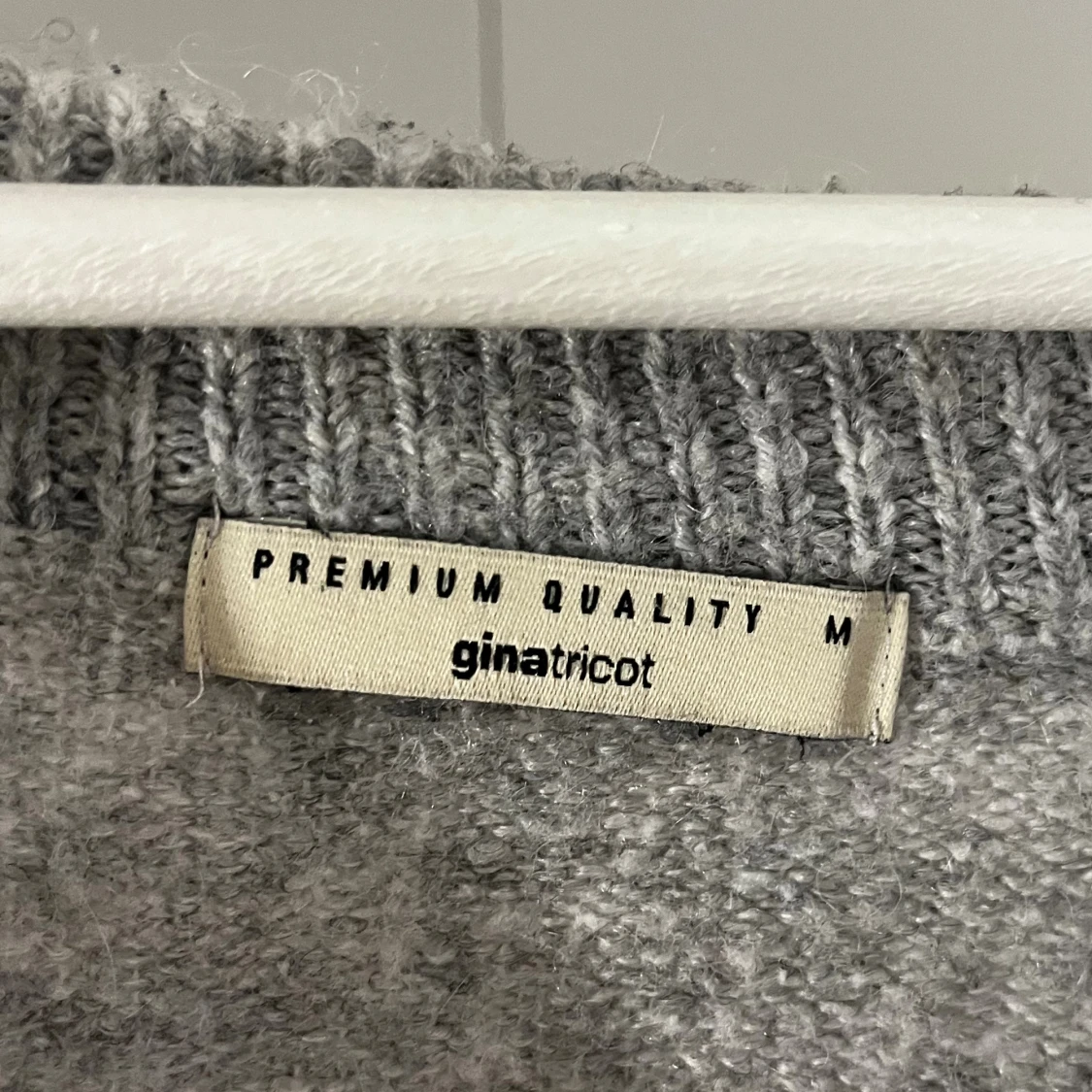 Grå stickad tröja från Gina Tricot - 3