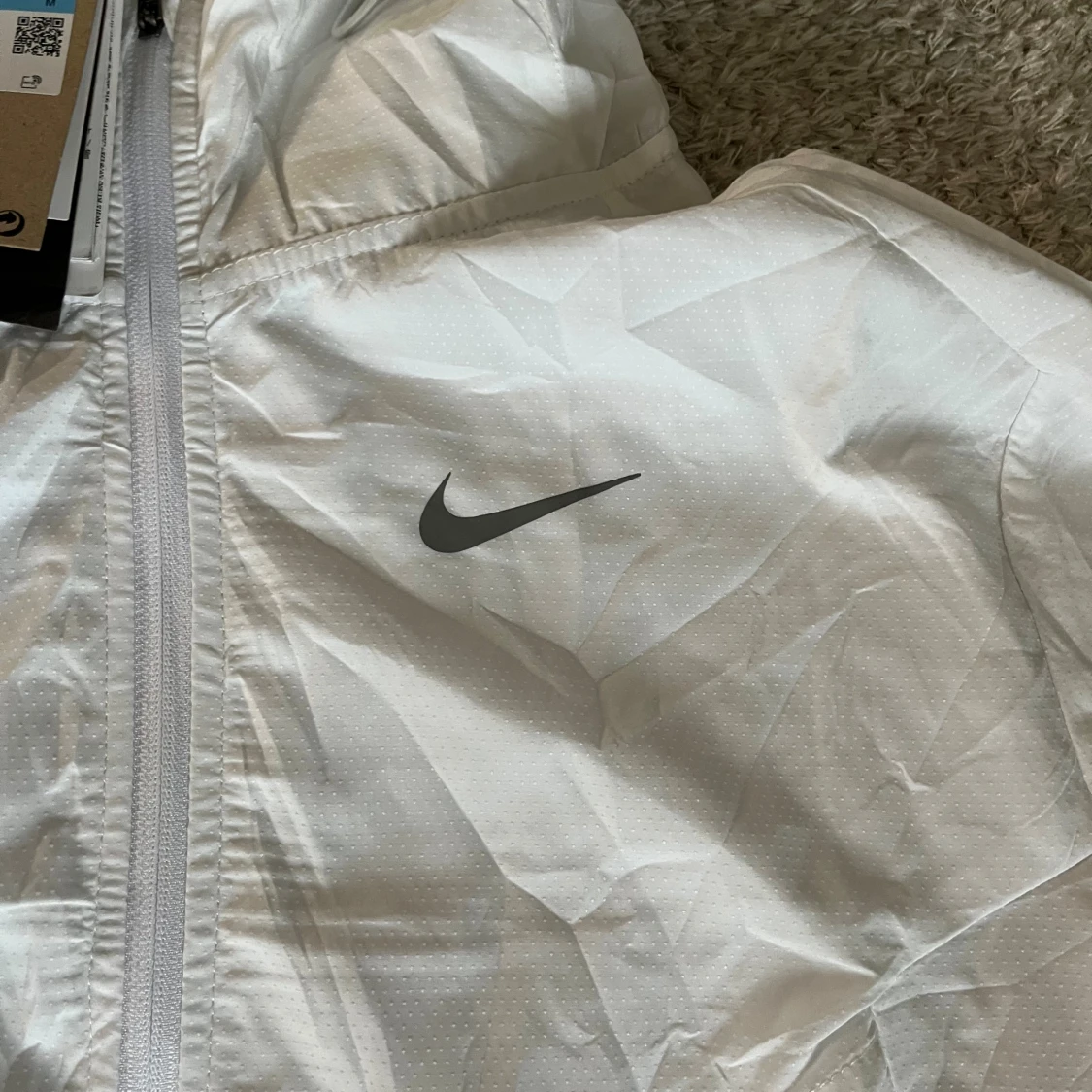 Vit Nike vindjacka med huva M - 1