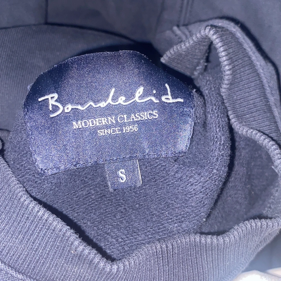 Mörkblå sweatshirt från Bondelid - 1