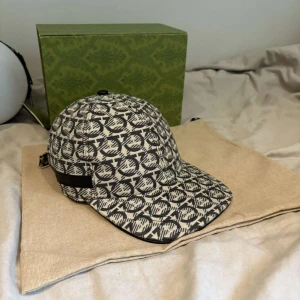 Ferregamo keps  - Helt ny Salvatore Ferragamo keps, One size, passar folk som har mellan S-M. Dustbag och tags medföljer 