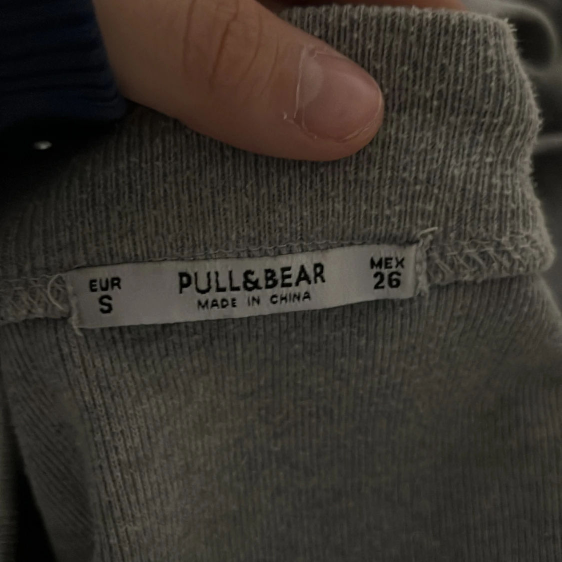 Grå sweatshirt från Pull&Bear - 1