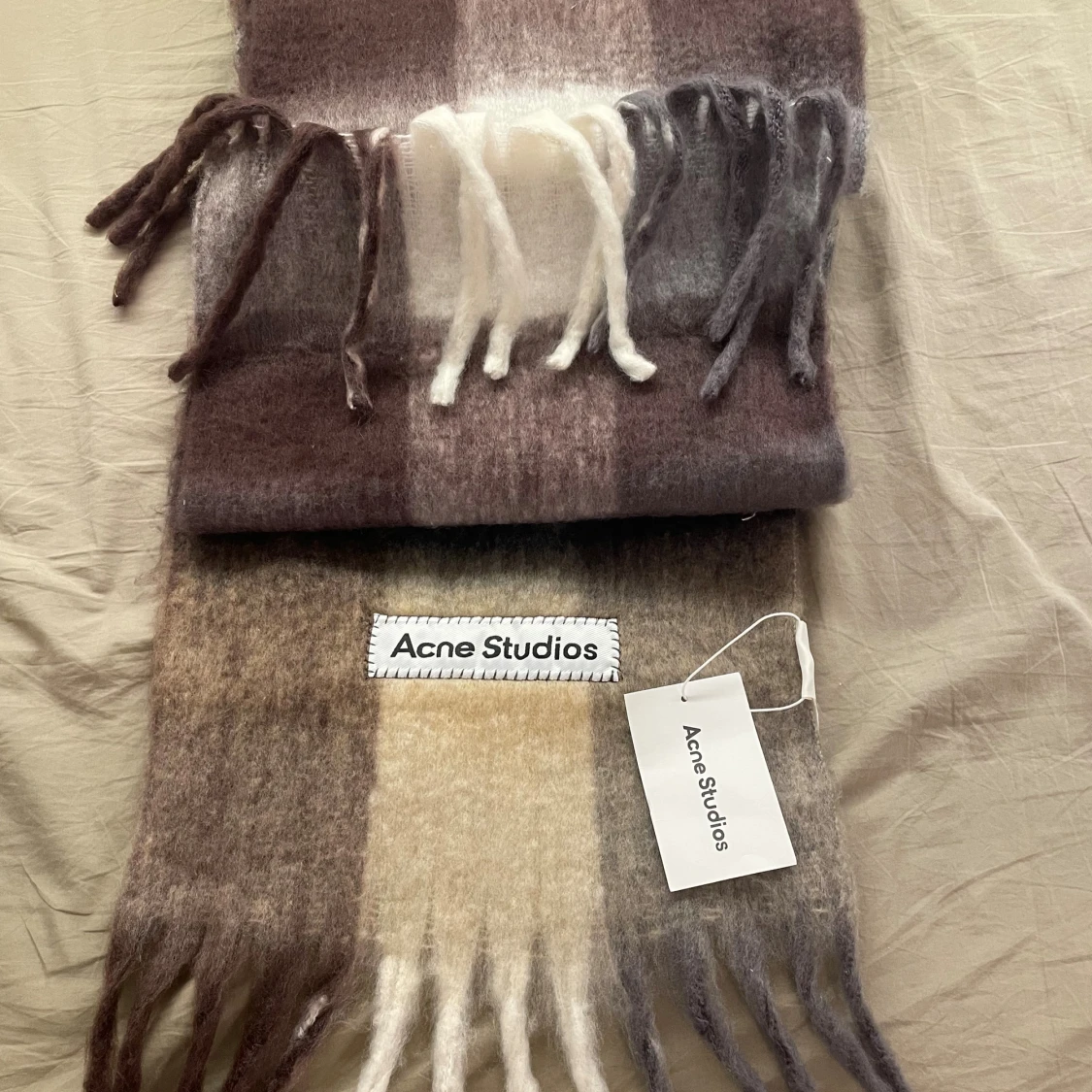 Rutig halsduk från Acne Studios