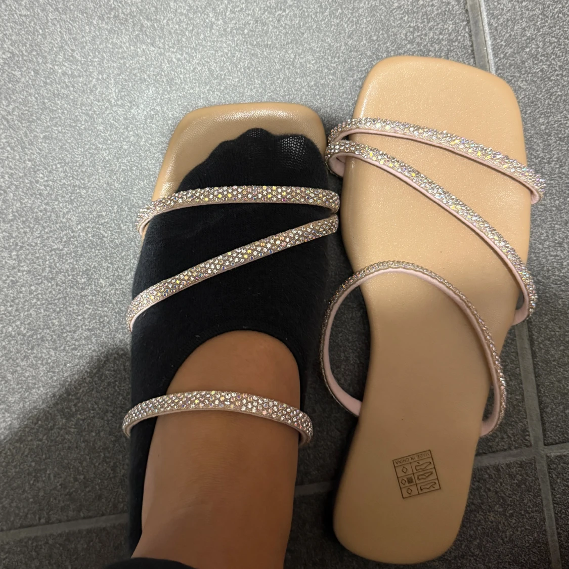 Beige sandaler med strassband - 2