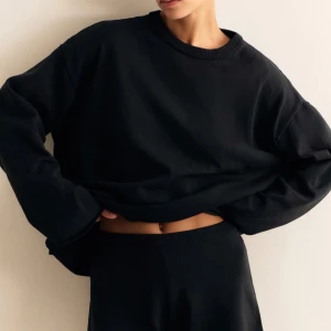 Tröja - Så fin marinblå tröja som är så skön och stilren! 💕❤️